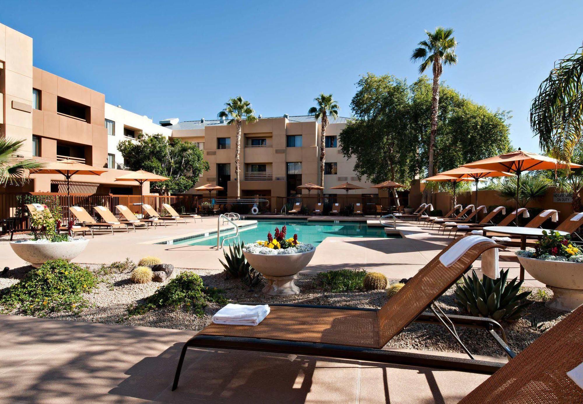 Courtyard Scottsdale North Hotel Exterior photo